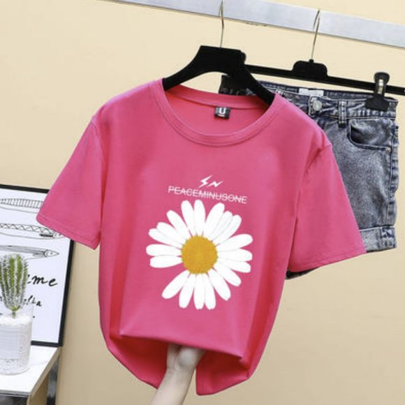 Women's Daisy Tee Great for Summer - Picture 5 of 8